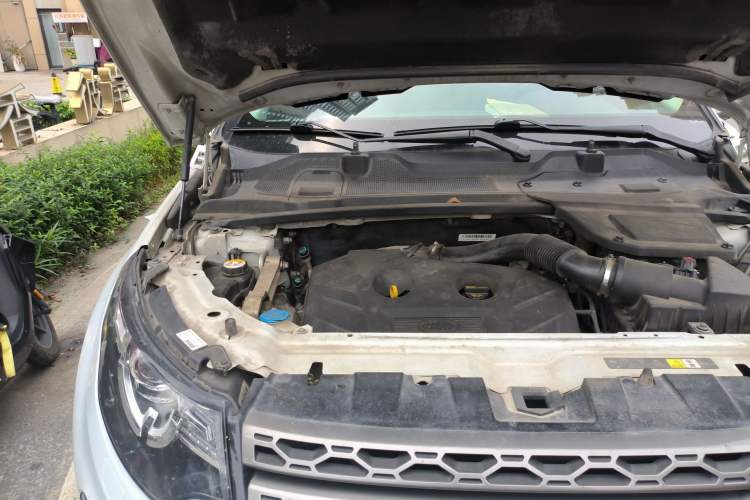 Used Land Rover Discovery Sport 2016 2.0T SE Engine Bay Right
