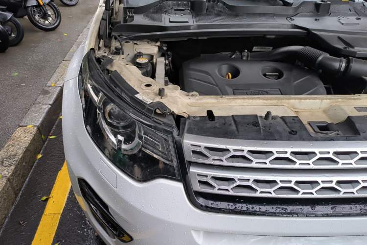 Used Land Rover Discovery Sport 2016 2.0T HSE Engine Bay Right