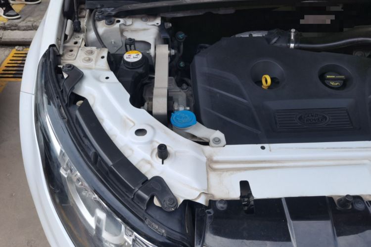 Used Land Rover Discovery Sport 2016 2.0T SE Engine Bay Right