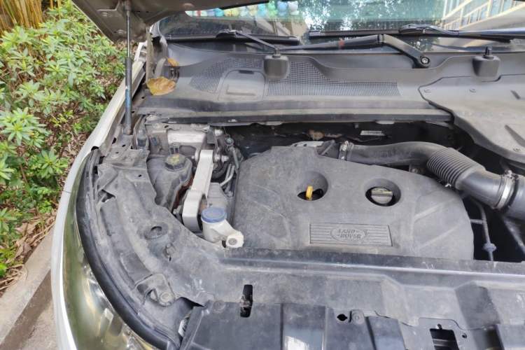 Used Land Rover Discovery Sport 2016 2.0T HSE Engine Bay Right