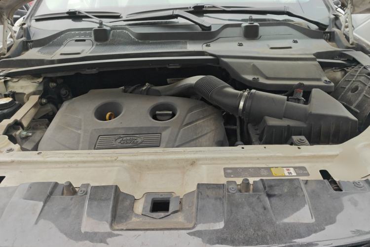 Used Land Rover Discovery Sport 2016 2.0T SE Engine Bay