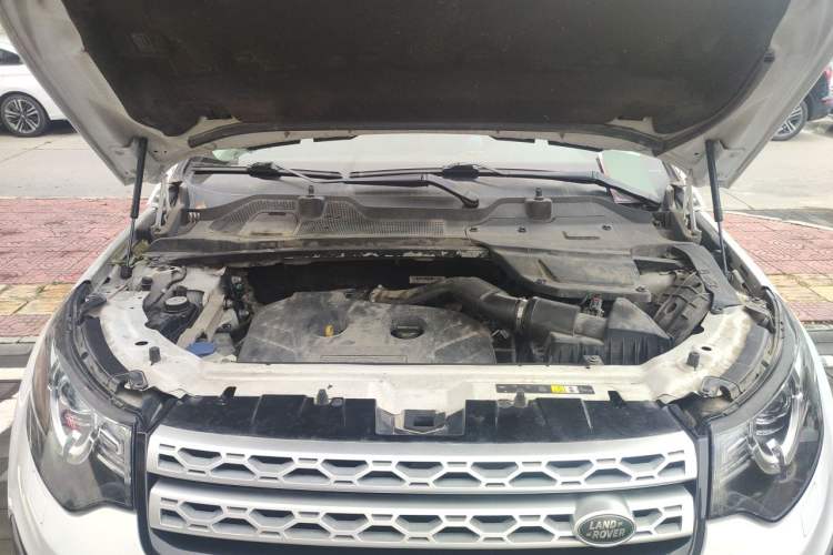 Used Land Rover Discovery Sport 2016 2.0T HSE Engine Bay