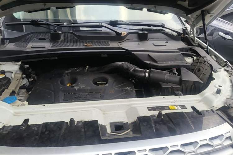 Used Land Rover Discovery Sport 2016 2.0T HSE Engine Bay