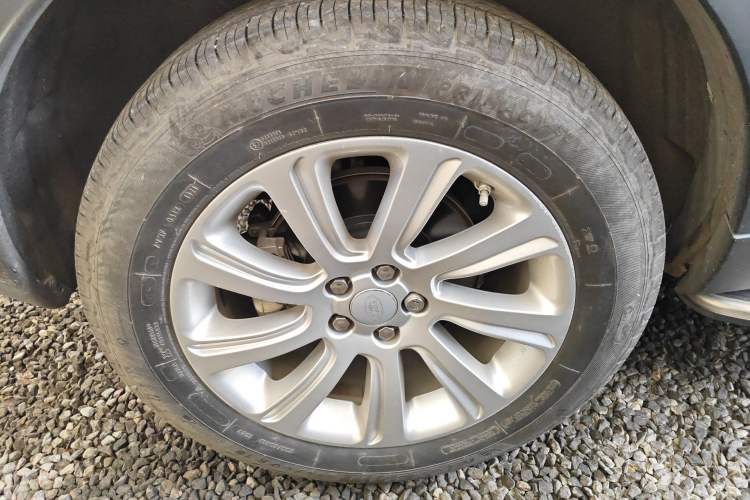 Used Land Rover Discovery Sport 2016 2.0T SE Exterior 3
