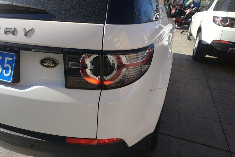 Used Land Rover Discovery Sport 2016 2.0T SE Exterior 3