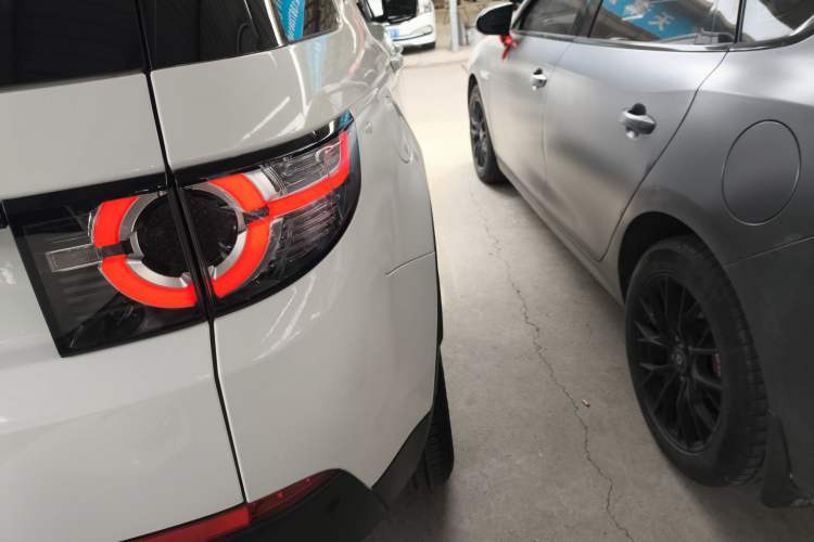 Used Land Rover Discovery Sport 2016 2.0T SE Exterior 3
