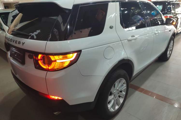 Used Land Rover Discovery Sport 2016 2.0T SE Exterior 5