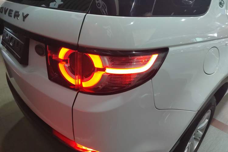 Used Land Rover Discovery Sport 2016 2.0T SE Exterior 6