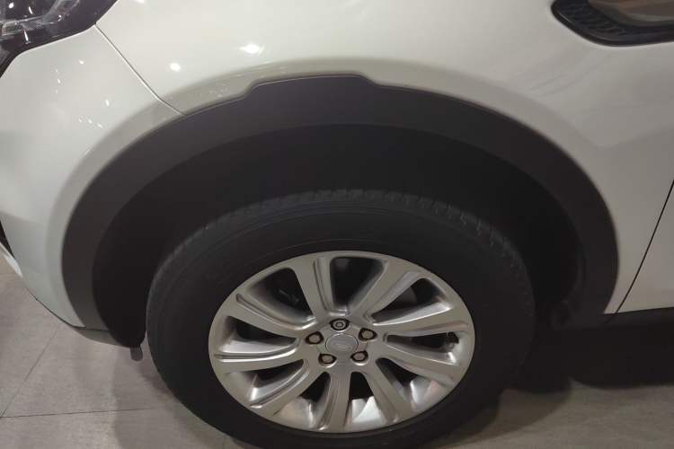 Used Land Rover Discovery Sport 2016 2.0T SE Exterior 7