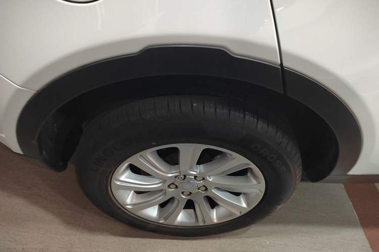 Used Land Rover Discovery Sport 2016 2.0T SE Exterior 8