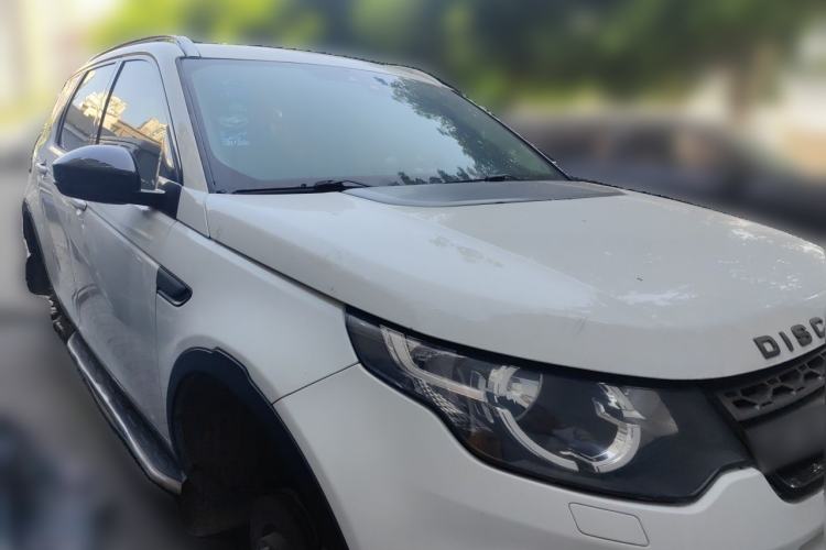 Used Land Rover Discovery Sport 2016 2.0T SE Front Right 45 Deg