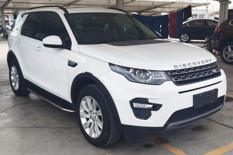 Used Land Rover Discovery Sport 2016 2.0T SE Front Right 45 Deg
