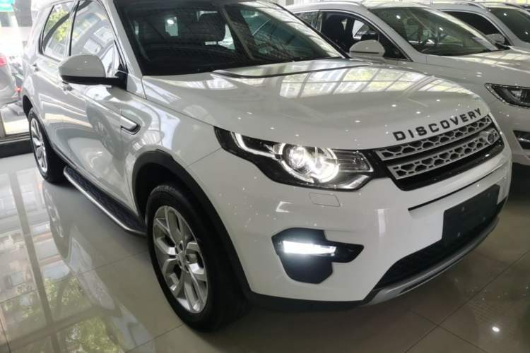 Used Land Rover Discovery Sport 2016 2.0T HSE Front Right 45 Deg