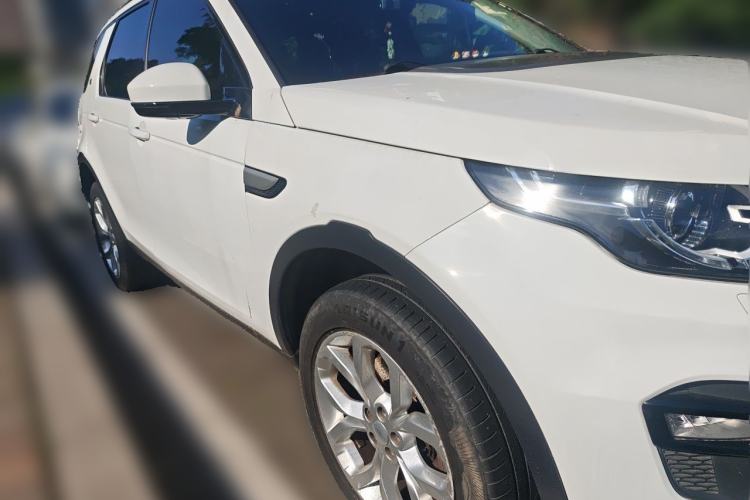 Used Land Rover Discovery Sport 2016 2.0T HSE Front Right 45 Deg