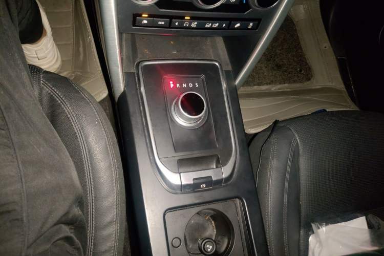 Used Land Rover Discovery Sport 2016 2.0T SE Gear Lever