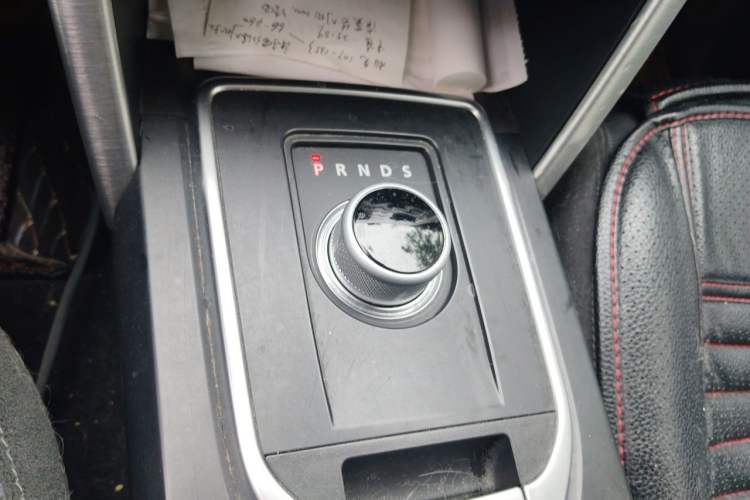 Used Land Rover Discovery Sport 2016 2.0T Limited Edition Gear Lever