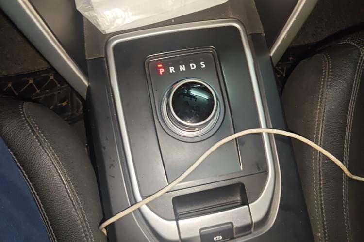 Used Land Rover Discovery Sport 2016 2.0T SE Gear Lever