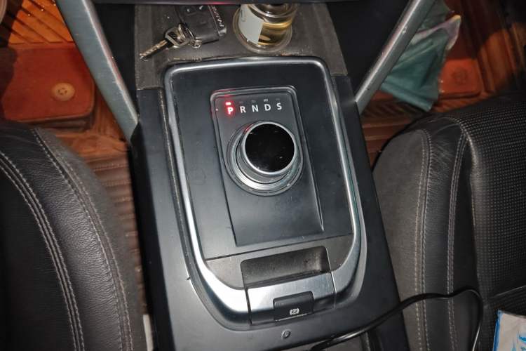 Used Land Rover Discovery Sport 2016 2.0T SE Gear Lever