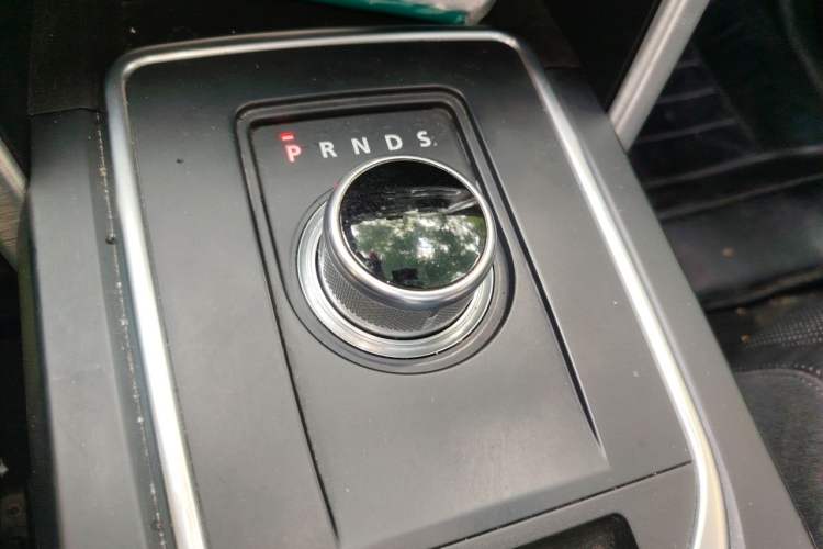 Used Land Rover Discovery Sport 2016 2.0T SE Gear Lever