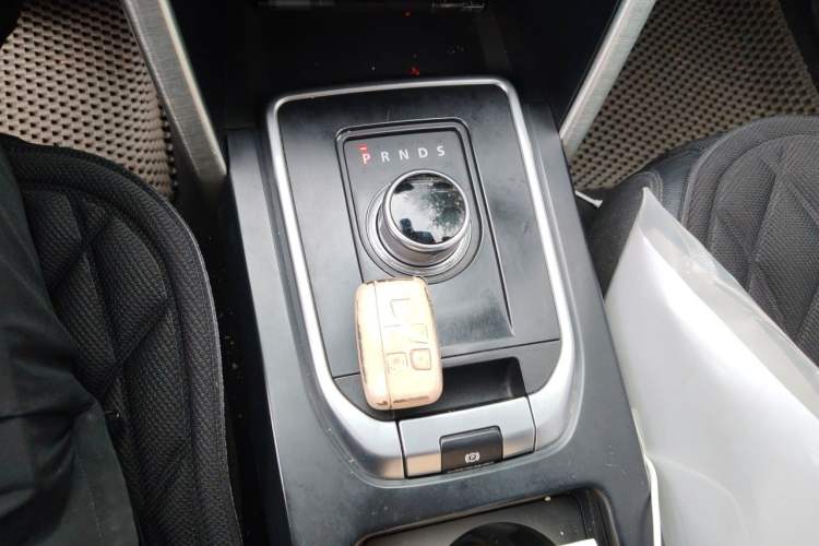 Used Land Rover Discovery Sport 2016 2.0T SE Gear Lever