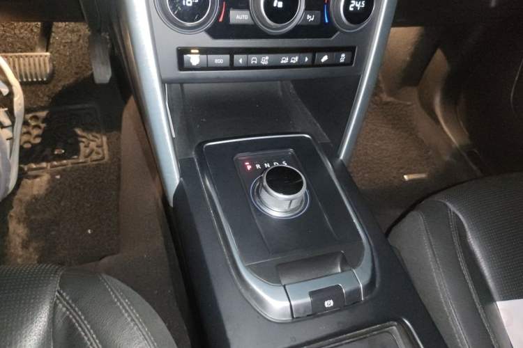 Used Land Rover Discovery Sport 2016 2.0T HSE Gear Lever