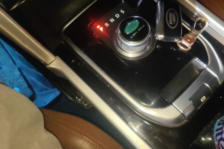 Used Land Rover Discovery Sport 2016 2.0T HSE LUXURY Gear Lever