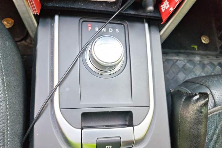 Used Land Rover Discovery Sport 2016 2.0T SE Gear Lever