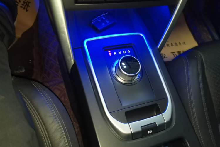 Used Land Rover Discovery Sport 2016 2.0T HSE LUXURY Gear Lever
