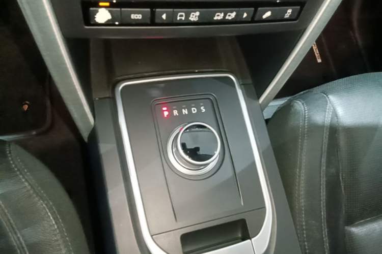 Used Land Rover Discovery Sport 2016 2.0T HSE Gear Lever