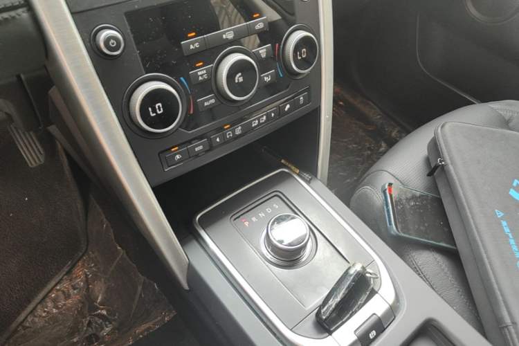 Used Land Rover Discovery Sport 2016 2.0T SE Gear Lever