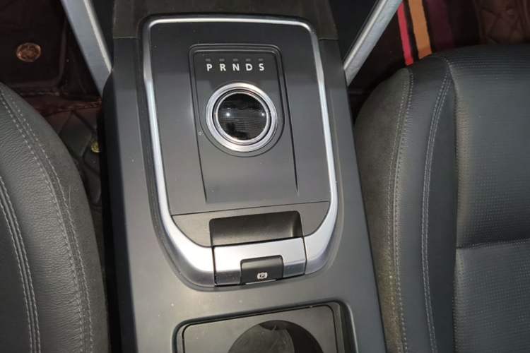 Used Land Rover Discovery Sport 2016 2.0T HSE Gear Lever