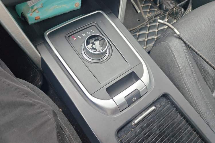 Used Land Rover Discovery Sport 2016 2.0T HSE Gear Lever