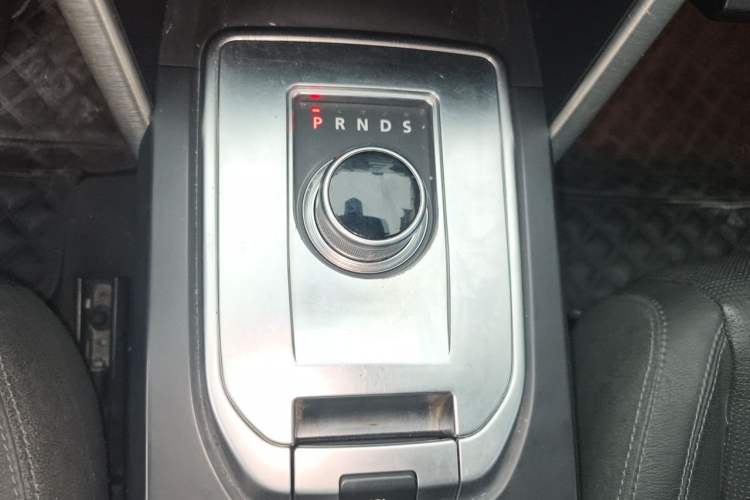 Used Land Rover Discovery Sport 2016 2.0T SE Gear Lever