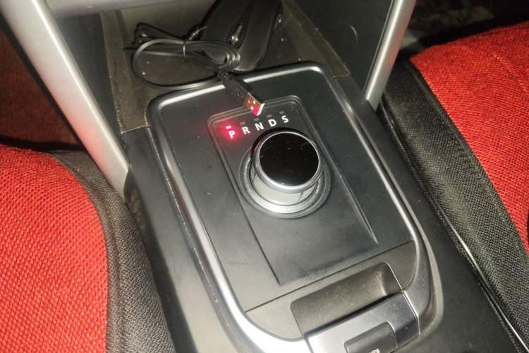 Used Land Rover Discovery Sport 2016 2.0T SE Gear Lever
