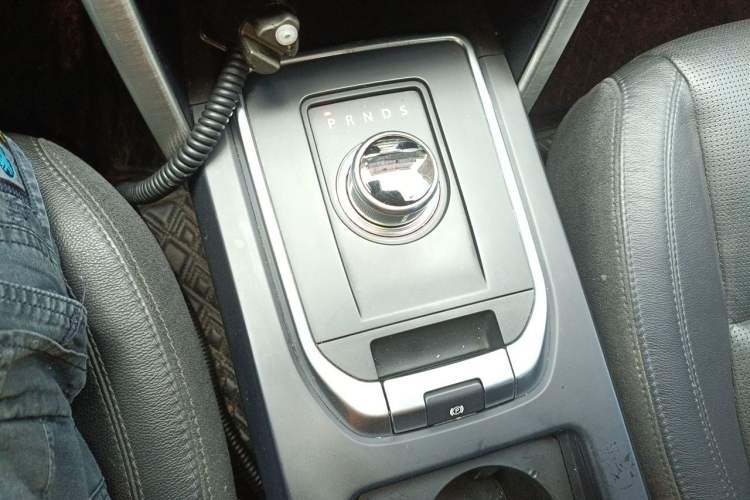 Used Land Rover Discovery Sport 2016 2.0T SE Gear Lever