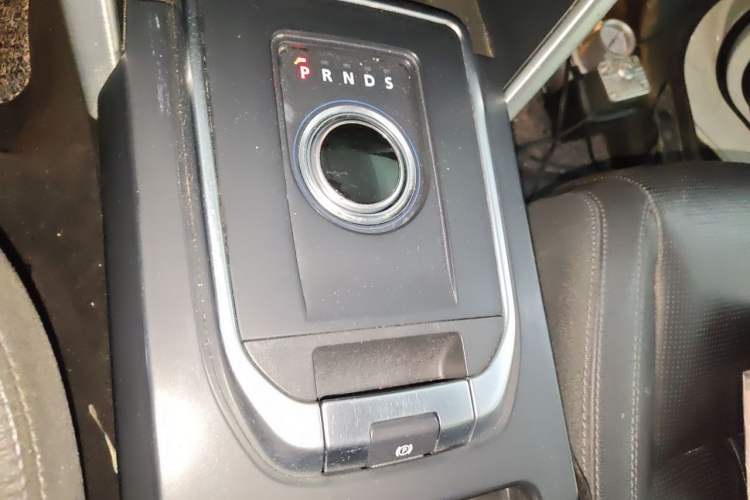 Used Land Rover Discovery Sport 2016 2.0T SE Gear Lever
