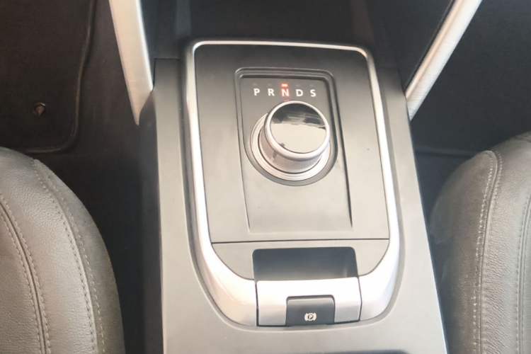 Used Land Rover Discovery Sport 2016 2.0T SE Gear Lever