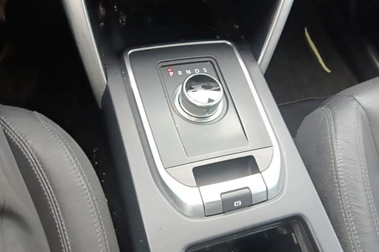 Used Land Rover Discovery Sport 2016 2.0T HSE Gear Lever