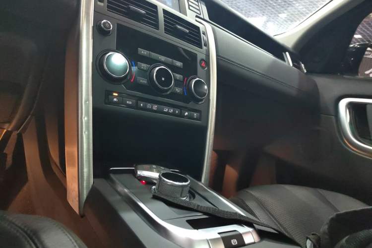 Used Land Rover Discovery Sport 2016 2.0T SE Gear Lever