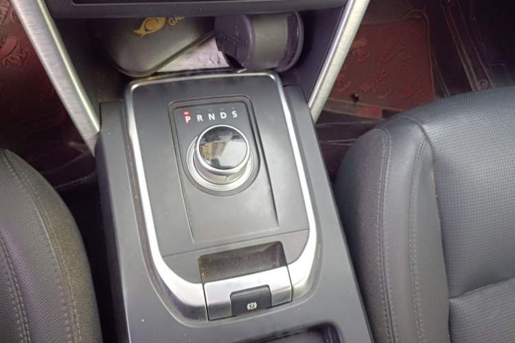 Used Land Rover Discovery Sport 2016 2.0T HSE Gear Lever