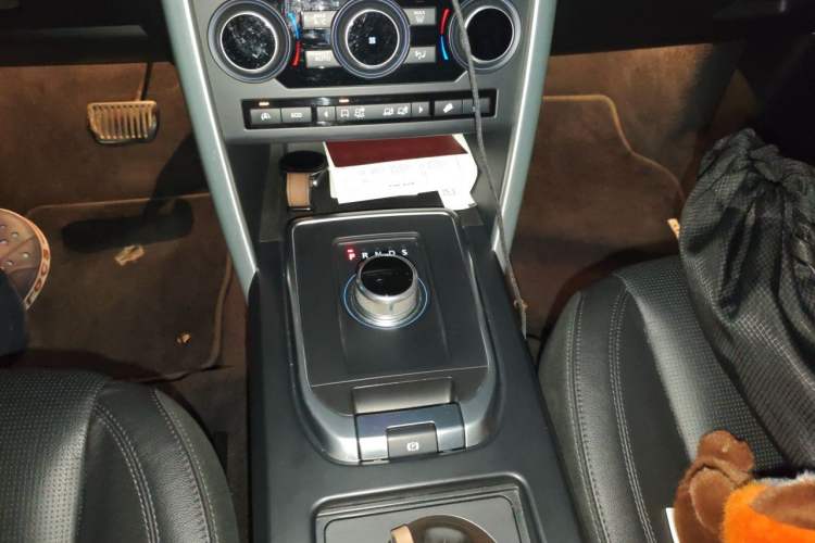 Used Land Rover Discovery Sport 2016 2.0T SE Gear Lever