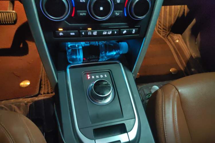 Used Land Rover Discovery Sport 2016 2.0T HSE LUXURY Gear Lever