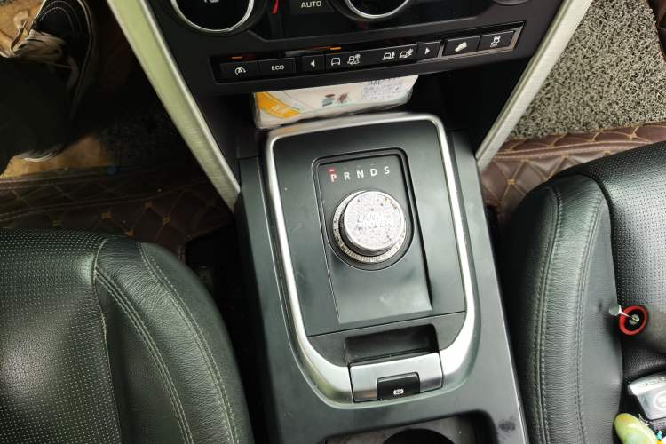 Used Land Rover Discovery Sport 2016 2.0T SE Gear Lever