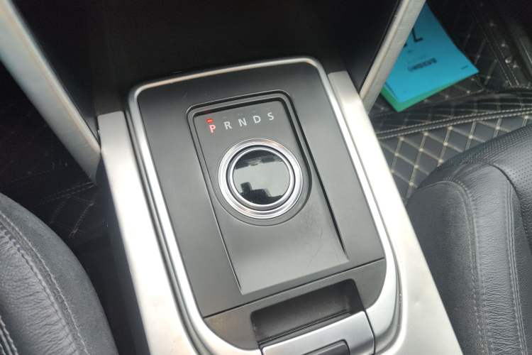 Used Land Rover Discovery Sport 2016 2.0T Limited Edition Gear Lever