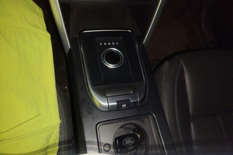 Used Land Rover Discovery Sport 2016 2.0T SE Gear Lever