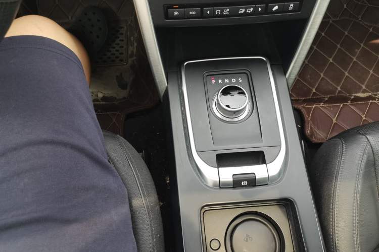 Used Land Rover Discovery Sport 2016 2.0T SE Gear Lever
