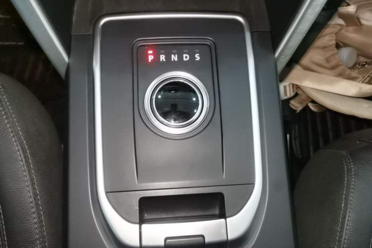 Used Land Rover Discovery Sport 2016 2.0T HSE Gear Lever
