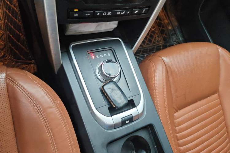 Used Land Rover Discovery Sport 2016 2.0T HSE LUXURY Gear Lever
