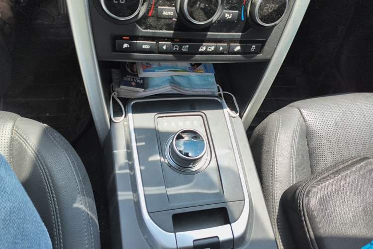 Used Land Rover Discovery Sport 2016 2.0T SE Gear Lever