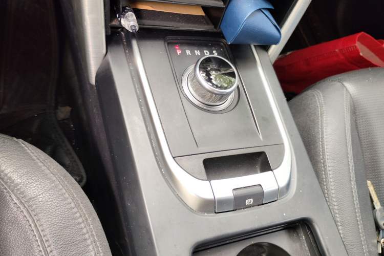 Used Land Rover Discovery Sport 2016 2.0T HSE Gear Lever
